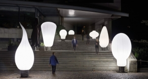 Airstar launches bulb-shaped lighting ballons